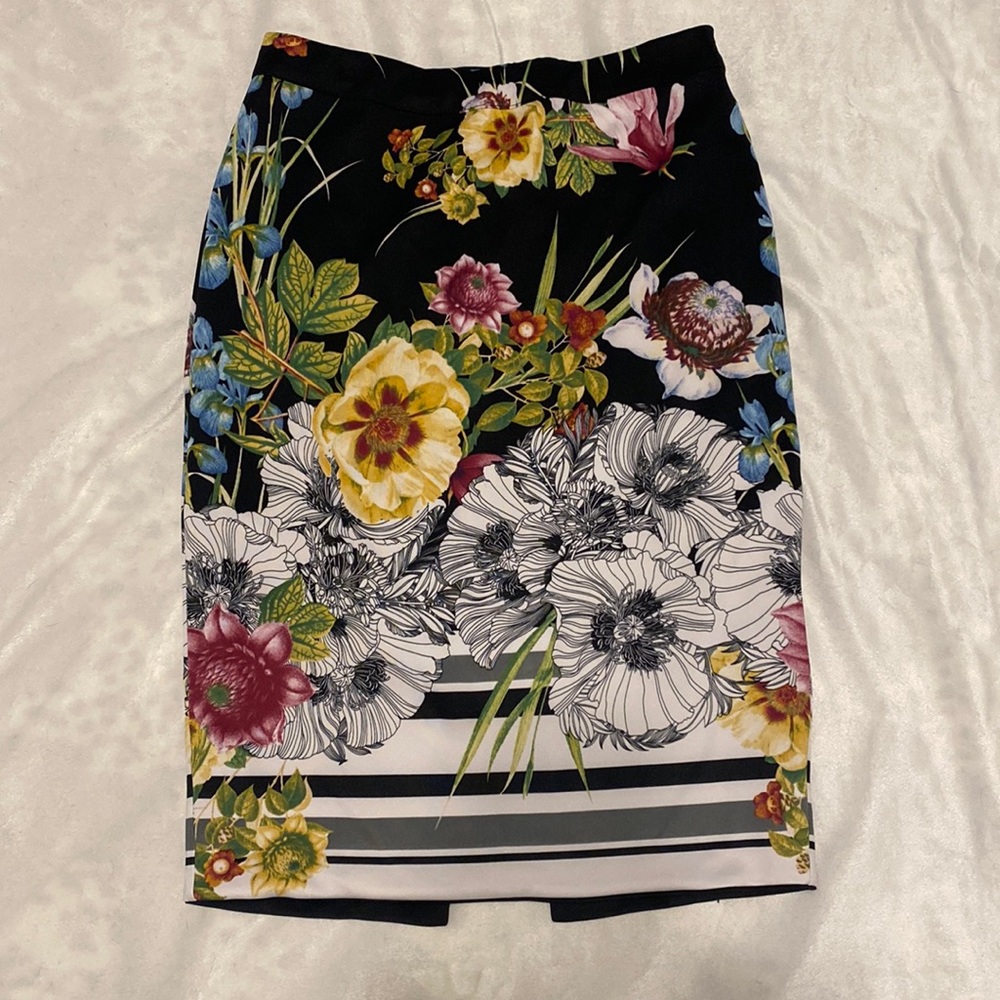 7th Ave New York & Co. Pencil Skirt - Medium